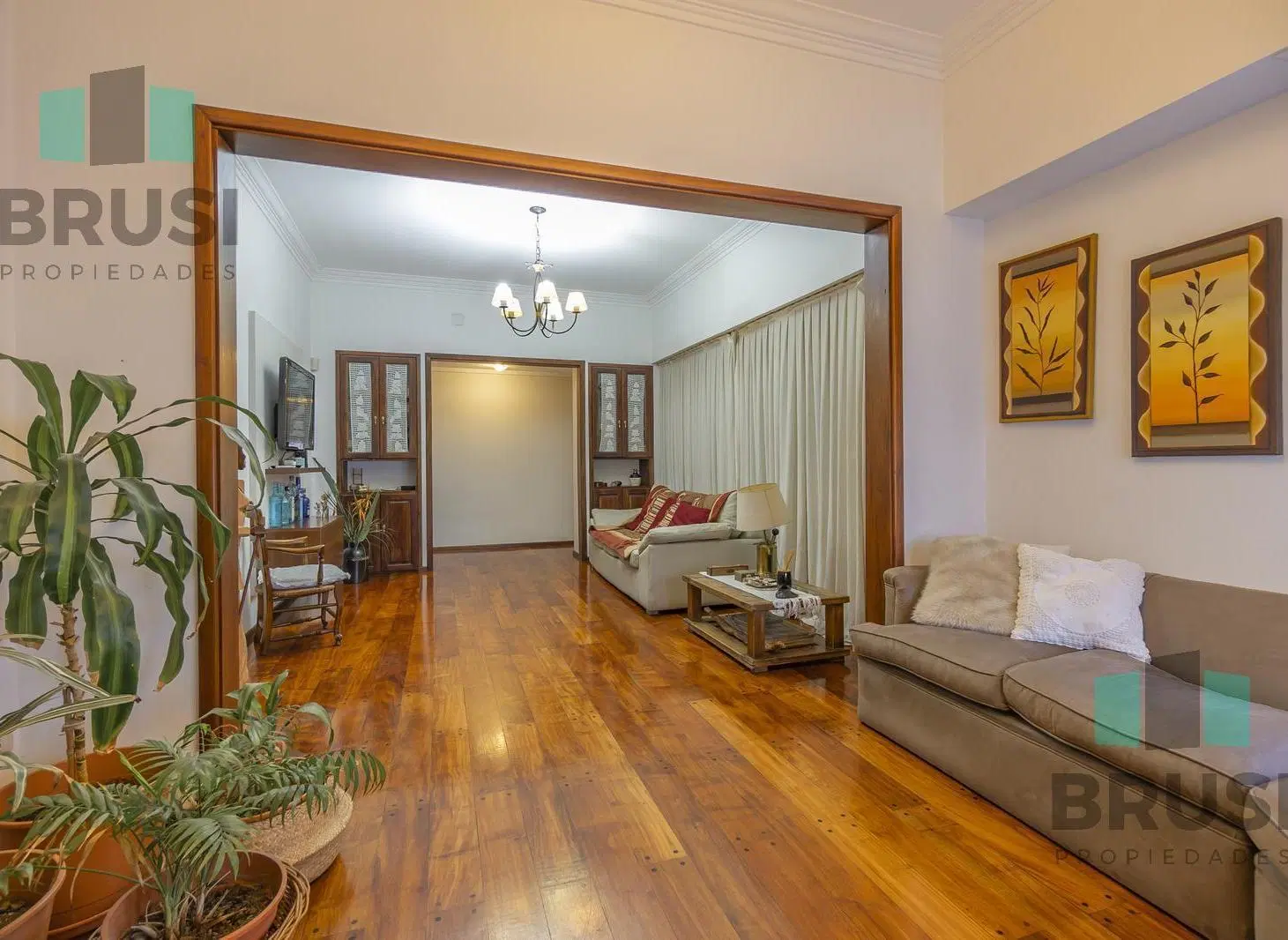 CASA EN VENTA EN BANFIELD 5 AMBIENTES CON QUINCHO 3