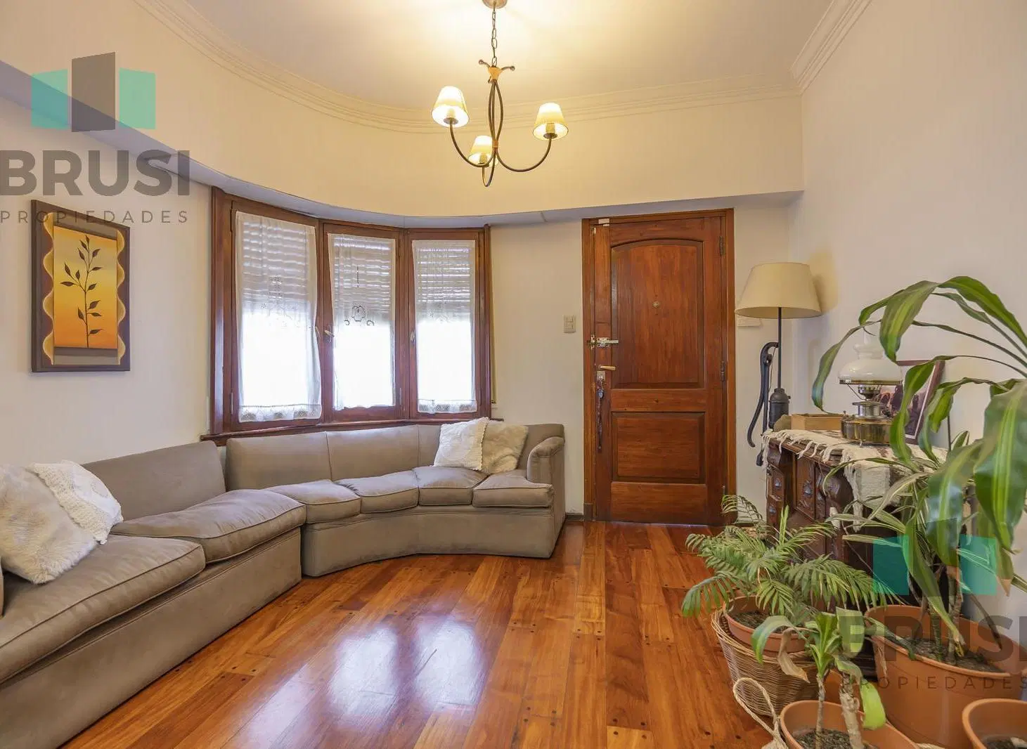 CASA EN VENTA EN BANFIELD 5 AMBIENTES CON QUINCHO 2