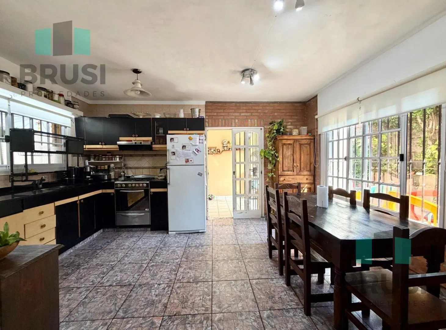 CASA EN VENTA EN BANFIELD - 4 AMBIENTES - 2 PLANTAS 3