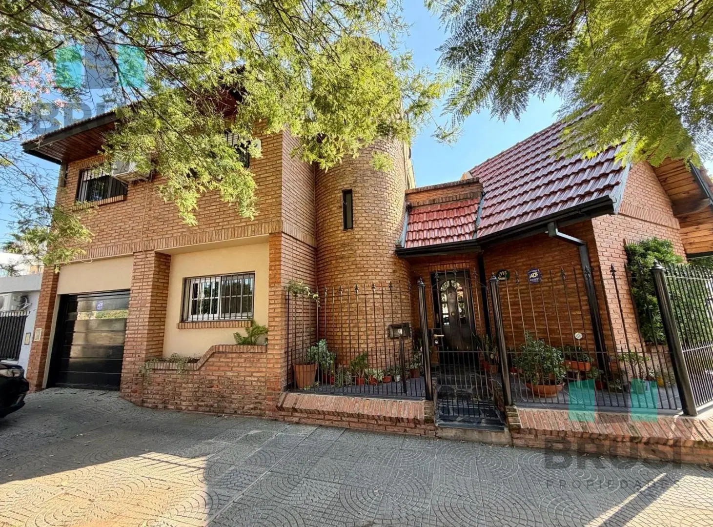 CASA EN VENTA EN BANFIELD - 4 AMBIENTES - 2 PLANTAS 1