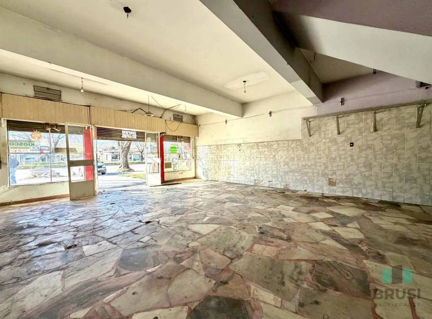 ALQUILER LOCAL COMERCIAL - LONGCHAMPS 4