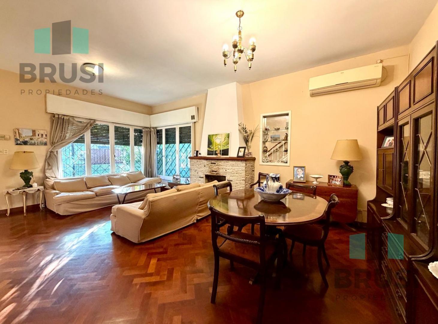 VENTA CASA DE 5 AMBIENTES CON COCHERA - ADROGUE