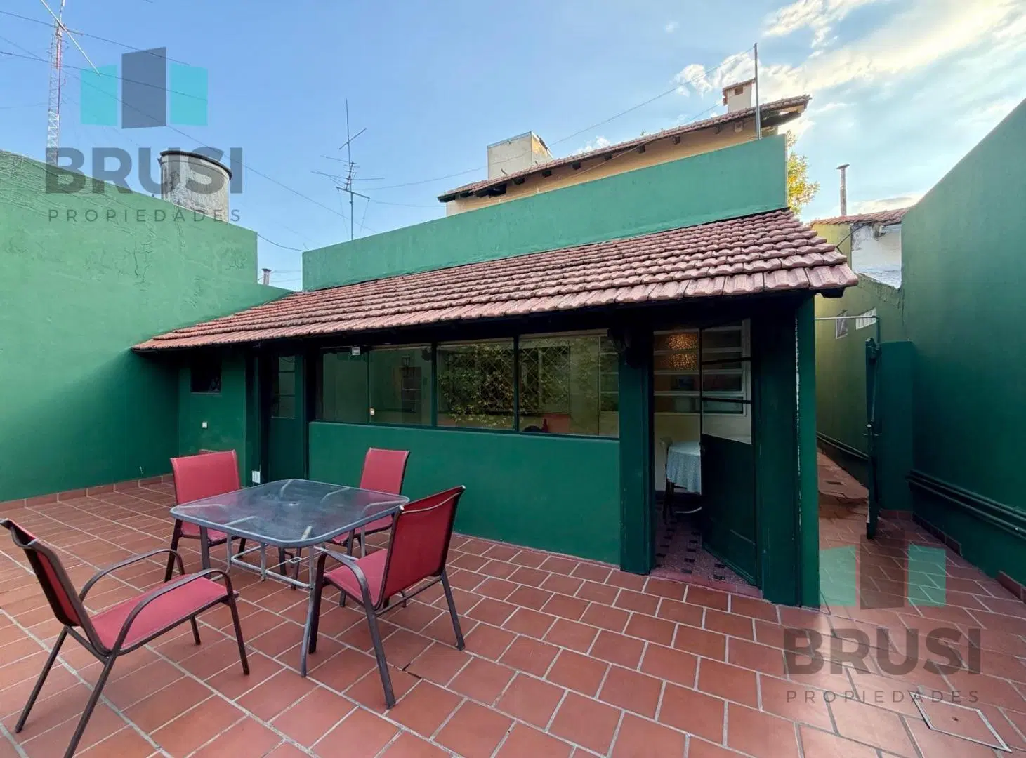 VENTA CASA DE 5 AMBIENTES CON COCHERA - ADROGUE 5