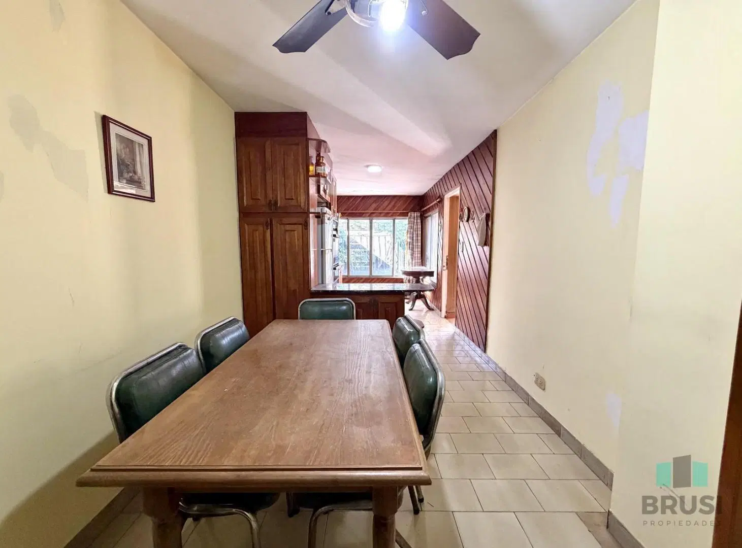 VENTA CASA CUATRO AMBIENTES CON COCHERA - BANFIELD 2