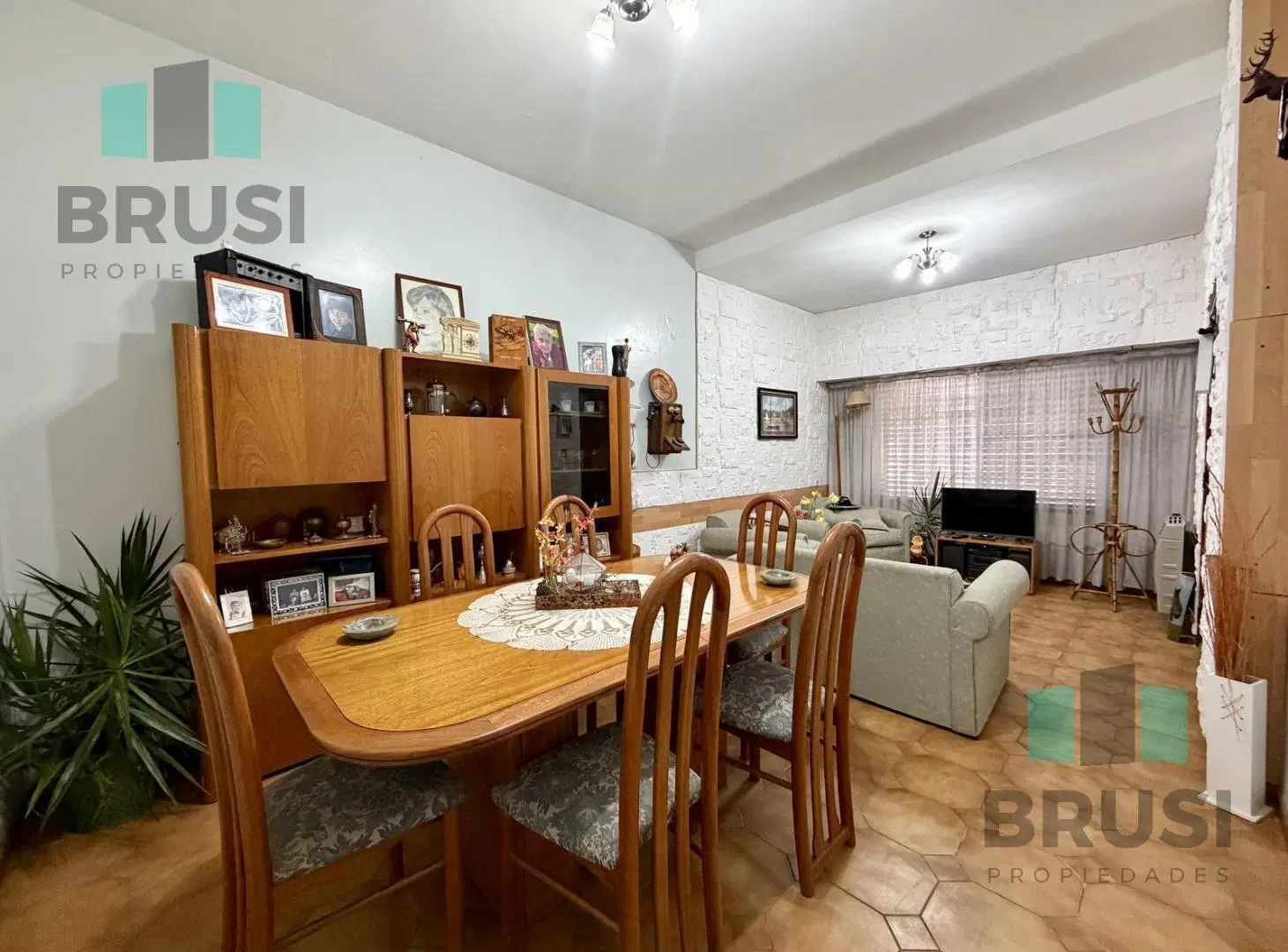 CASA EN VENTA EN VILLA LUZURIAGA - 3 AMBIENTES - CON PILETA 2