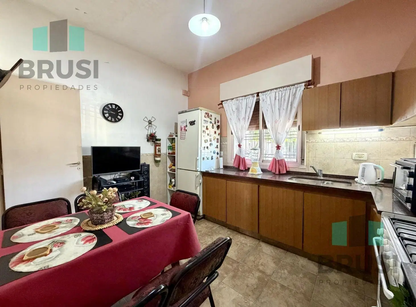 CASA EN VENTA EN VILLA LUZURIAGA - 3 AMBIENTES - CON PILETA 3