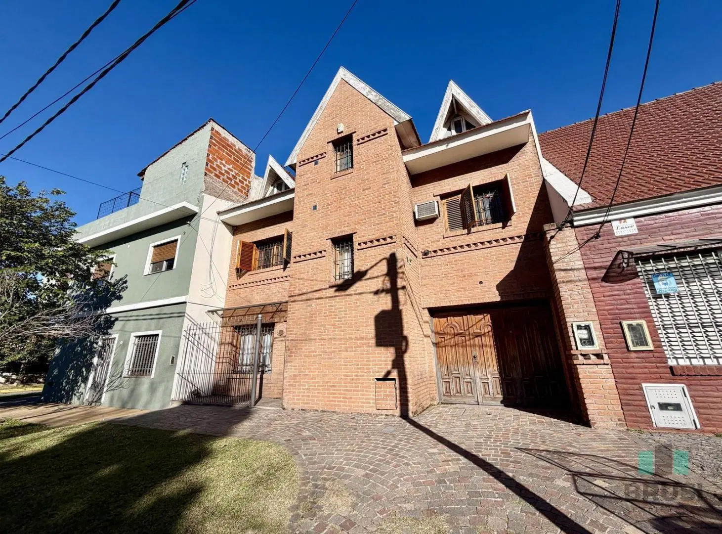 VENTA CASA 5 AMBIENTES - BANFIELD OESTE PARQUE Y SUM 80MTS. 1