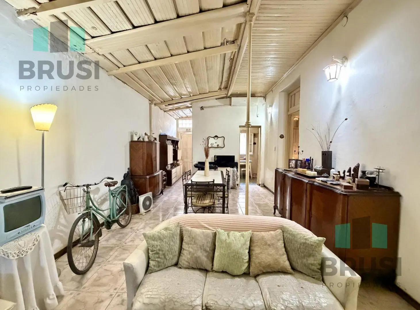 CASA EN VENTA EN BANFIELD CON LOCAL COMERCIAL - IDEAL INVERSION 4