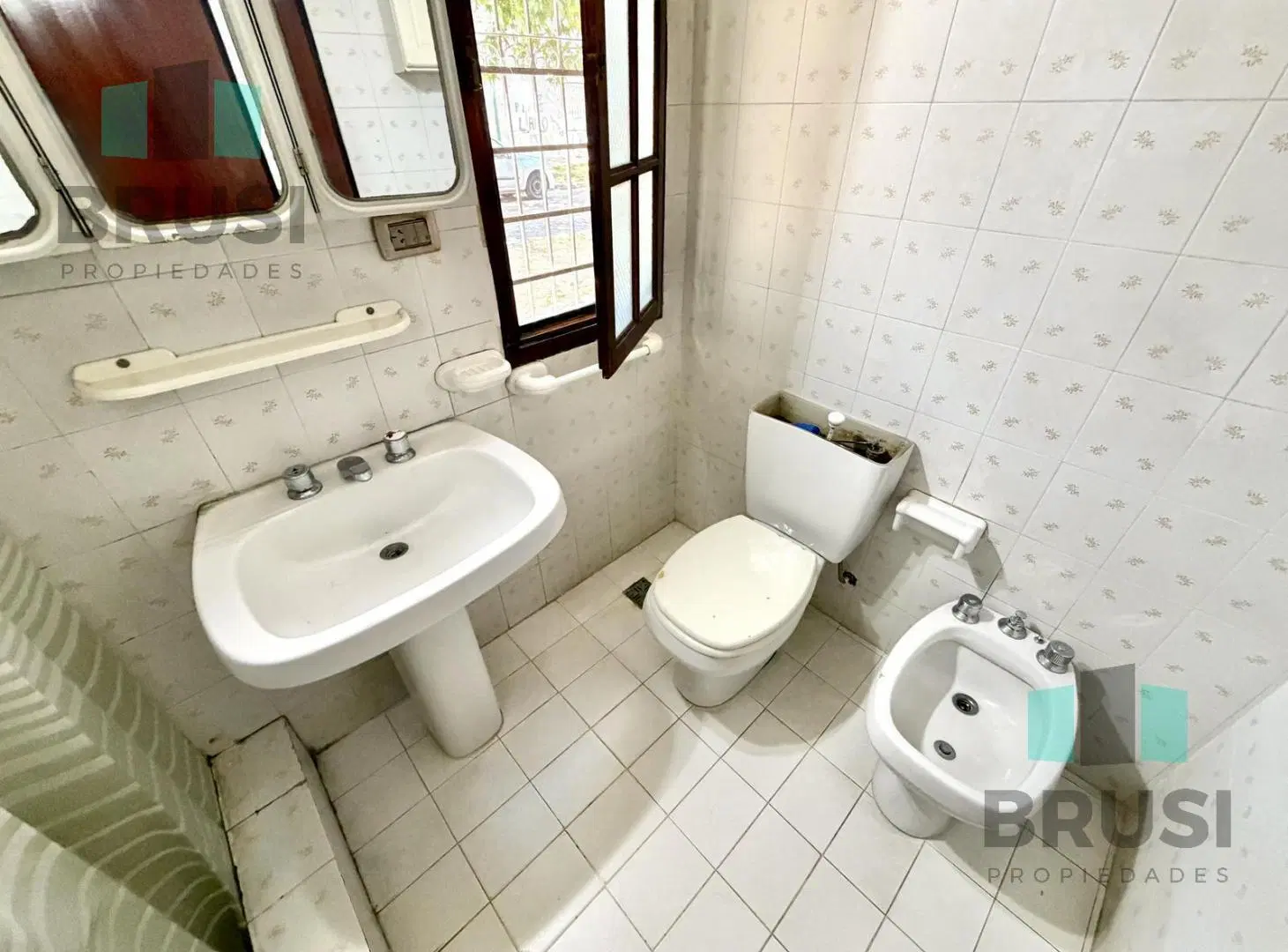 CASA EN VENTA EN BANFIELD - 4 AMBIENTES 8