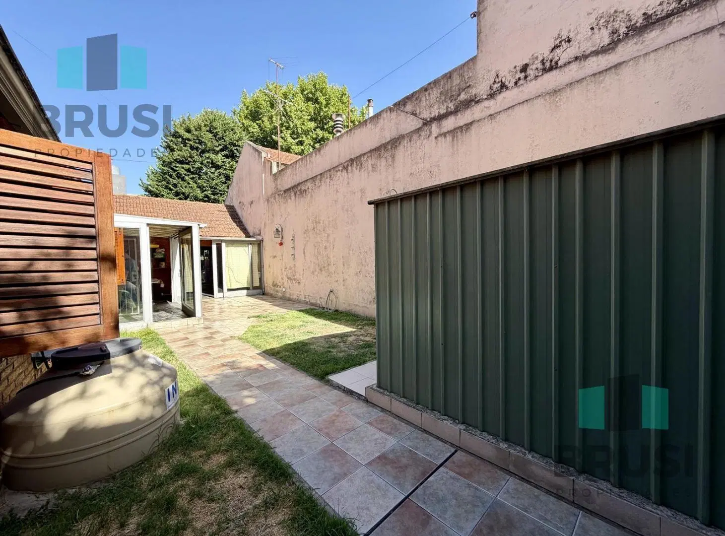 CASA EN VENTA EN BANFIELD - 4 AMBIENTES 5