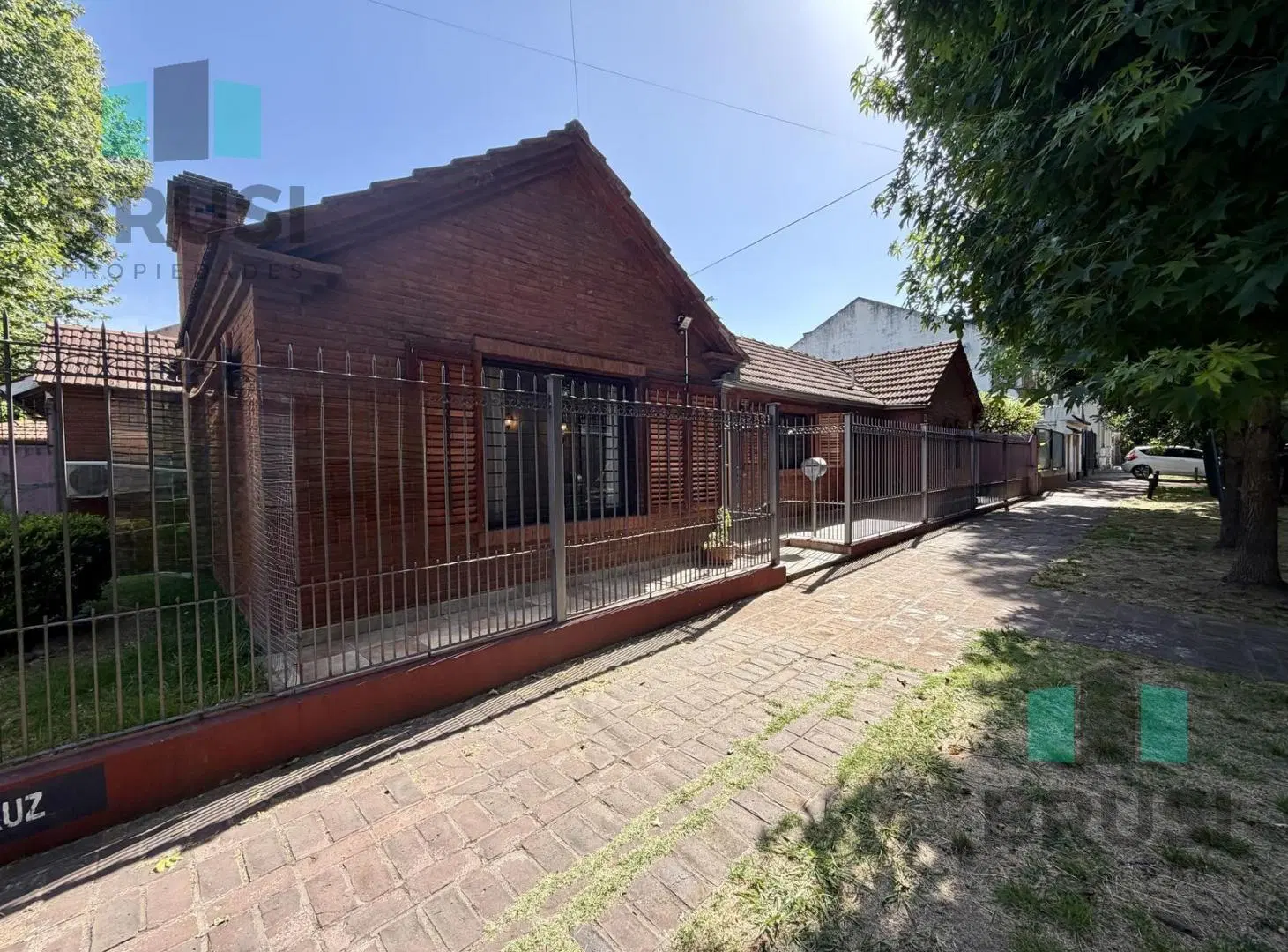 CASA EN VENTA EN BANFIELD - 4 AMBIENTES 2