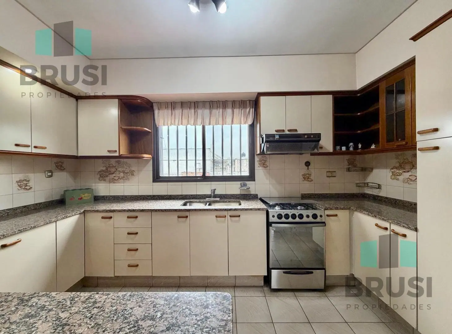 PISO 4 AMBIENTES EN VENTA EN LLAVALLOL CON COCHERA Y QUINCHO 8