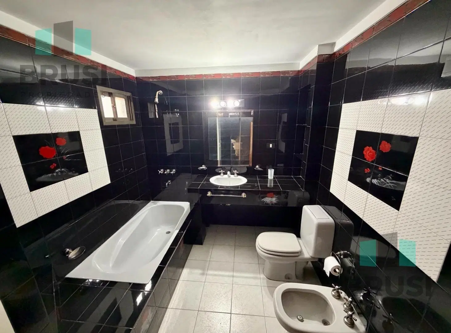 PISO 4 AMBIENTES EN VENTA EN LLAVALLOL CON COCHERA Y QUINCHO 4