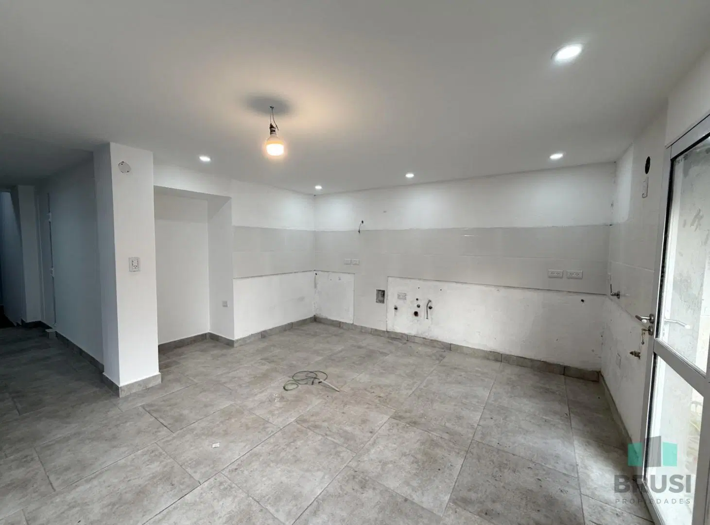CASA PH EN VENTA TEMPERLEY 5 AMBIENTES - EN 2 PLANTAS - REMODELADA A NJUEVO 8