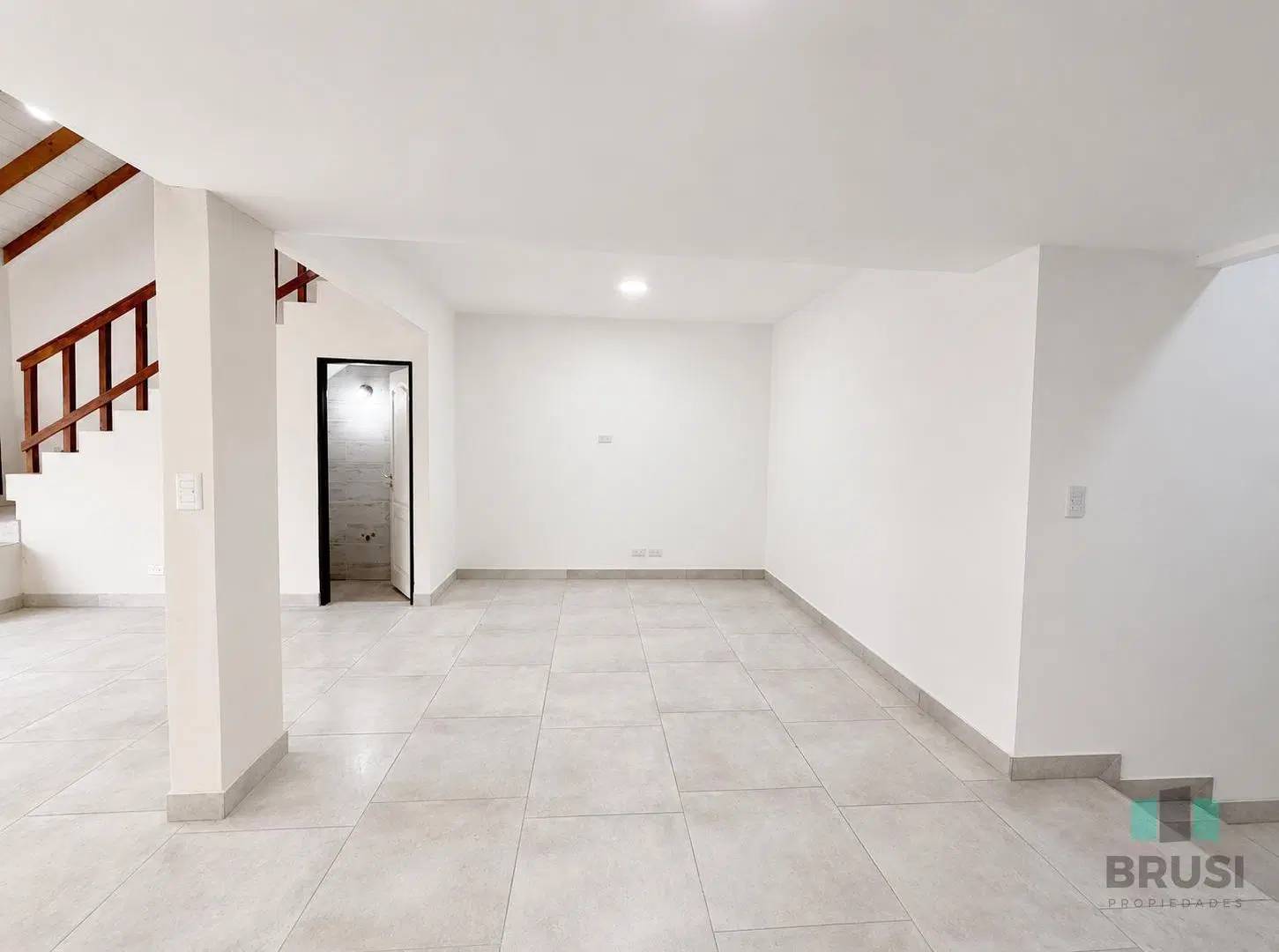 CASA PH EN VENTA TEMPERLEY 5 AMBIENTES - EN 2 PLANTAS - REMODELADA A NJUEVO 1