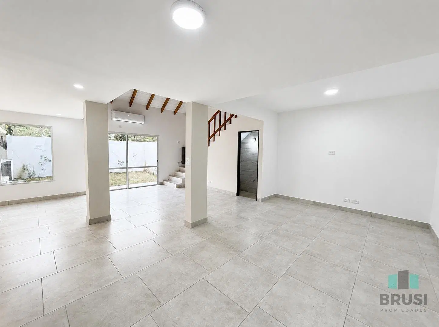 CASA PH EN VENTA TEMPERLEY 5 AMBIENTES - EN 2 PLANTAS - REMODELADA A NJUEVO 5