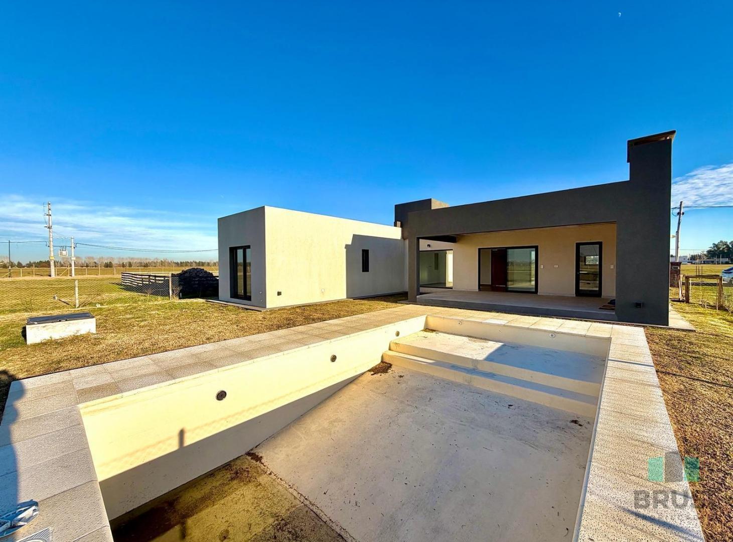 Foto de CASA EN VENTA EN FINCAS JOVEN - 4 AMBIENTES CON PILETA, imagen 1