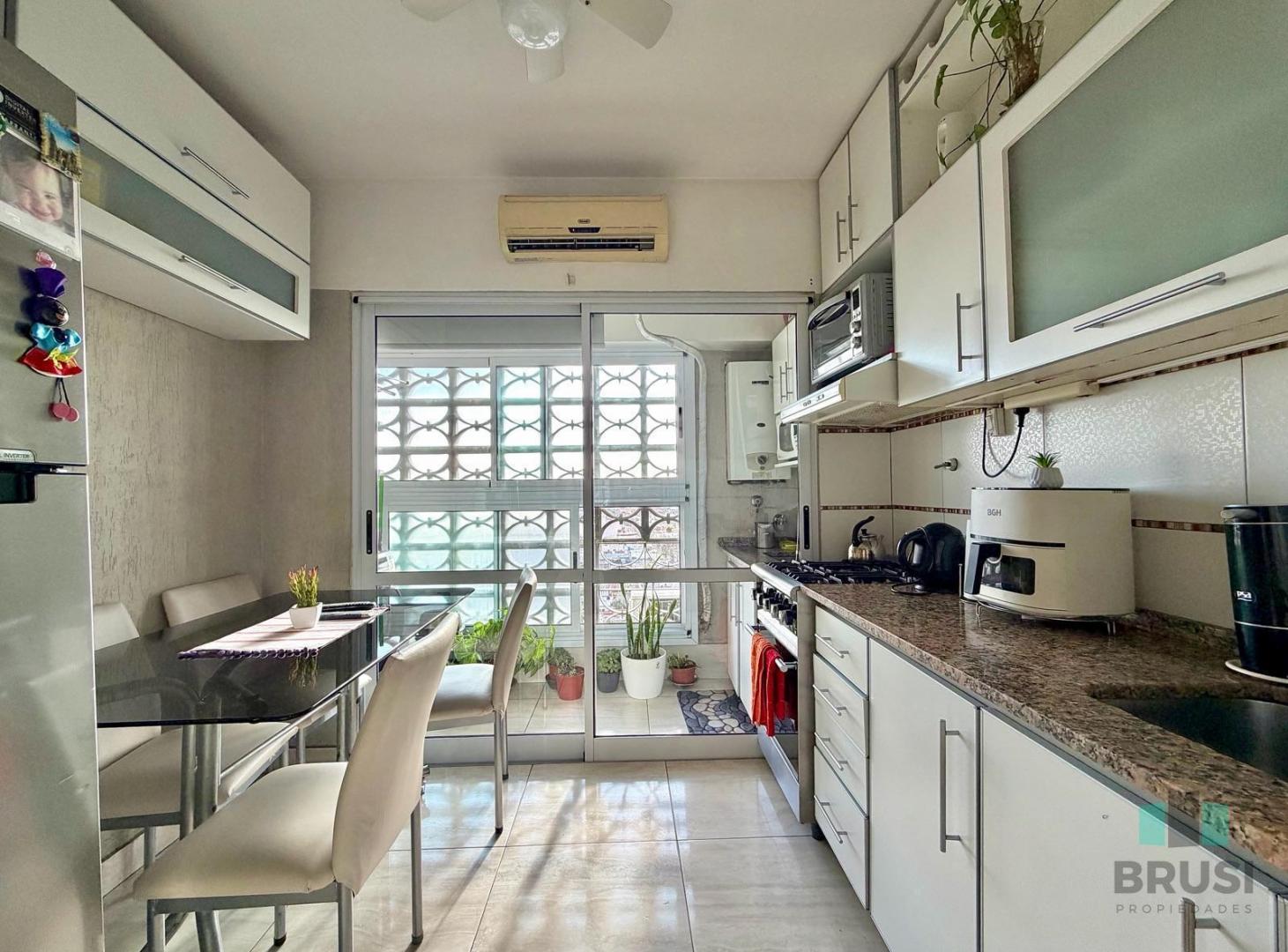 Foto de DEPARTAMENTO EN VENTA EN LANÙS OESTE - 3 AMBIENTES - APTO CRÉDITO, imagen 2