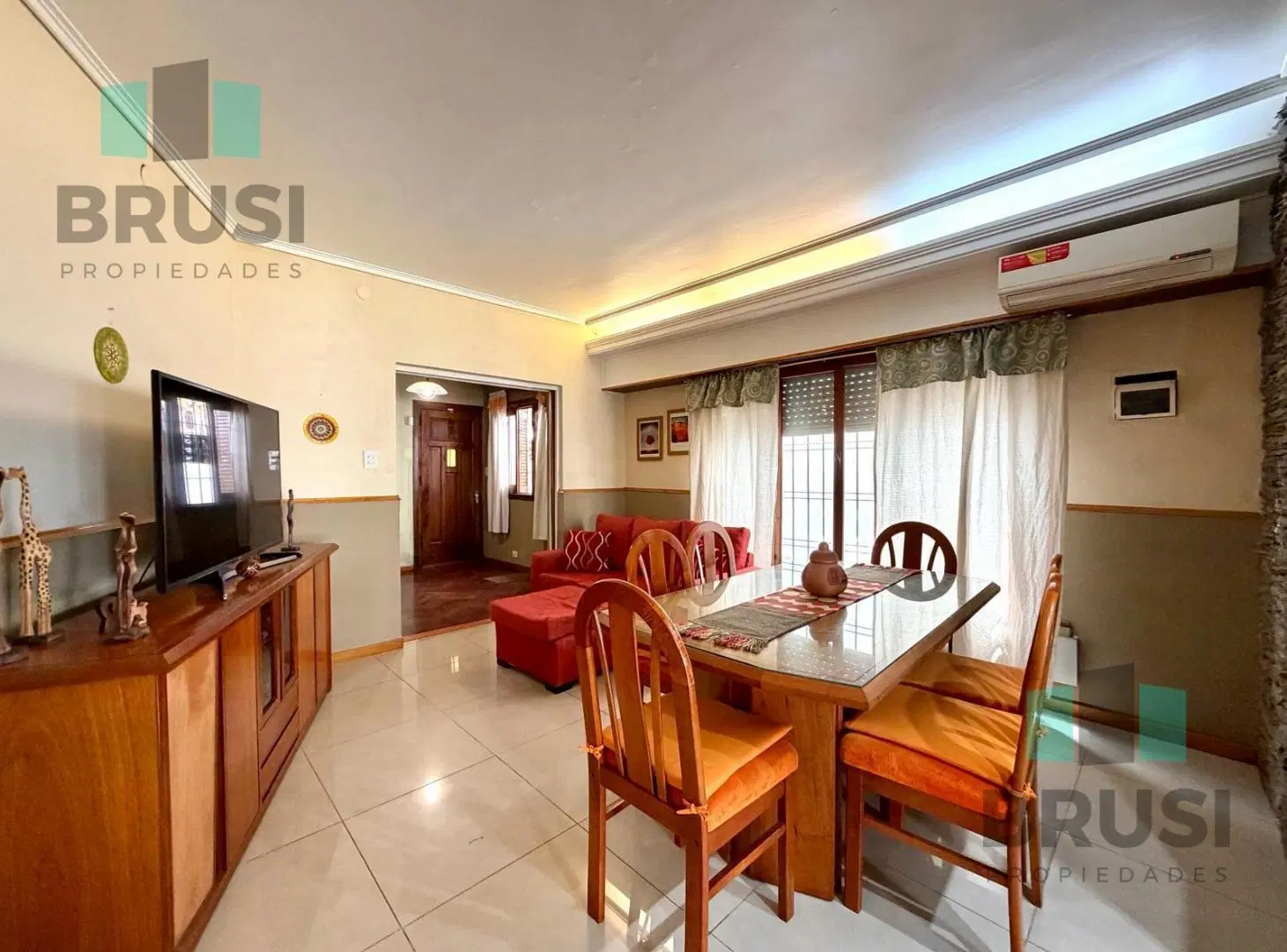 CASA EN VENTA 3 AMBIENTES CON COCHERA Y QUINCHO 5