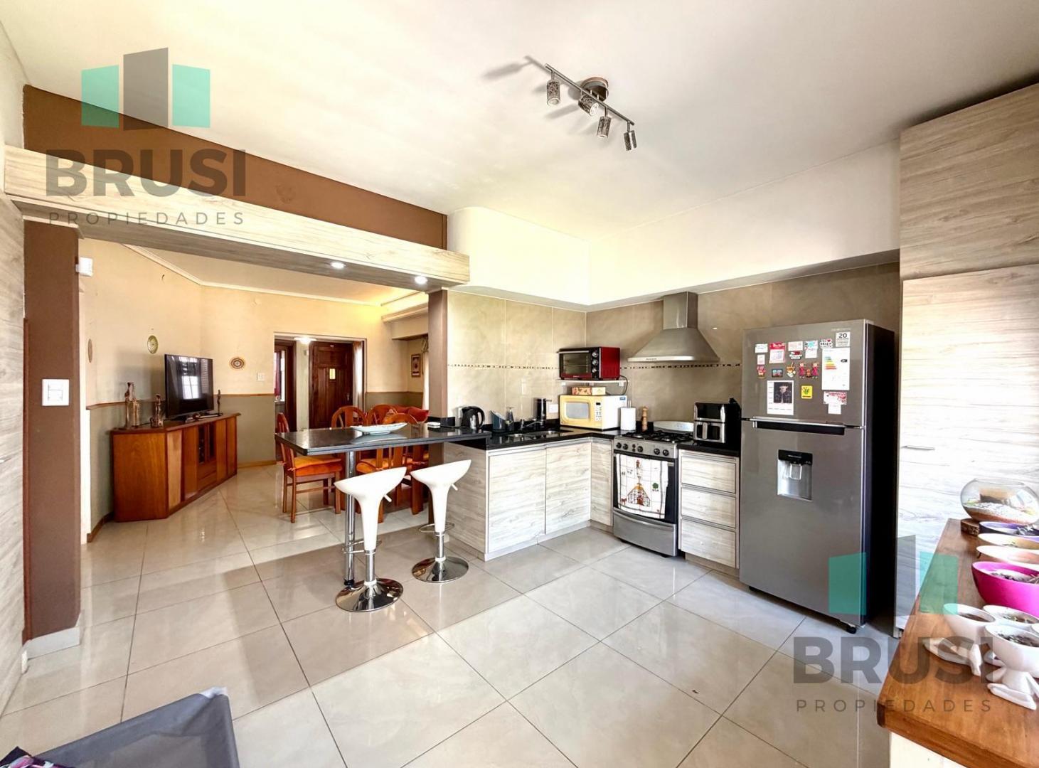 Foto de CASA EN VENTA 3 AMBIENTES CON COCHERA Y QUINCHO, imagen 2