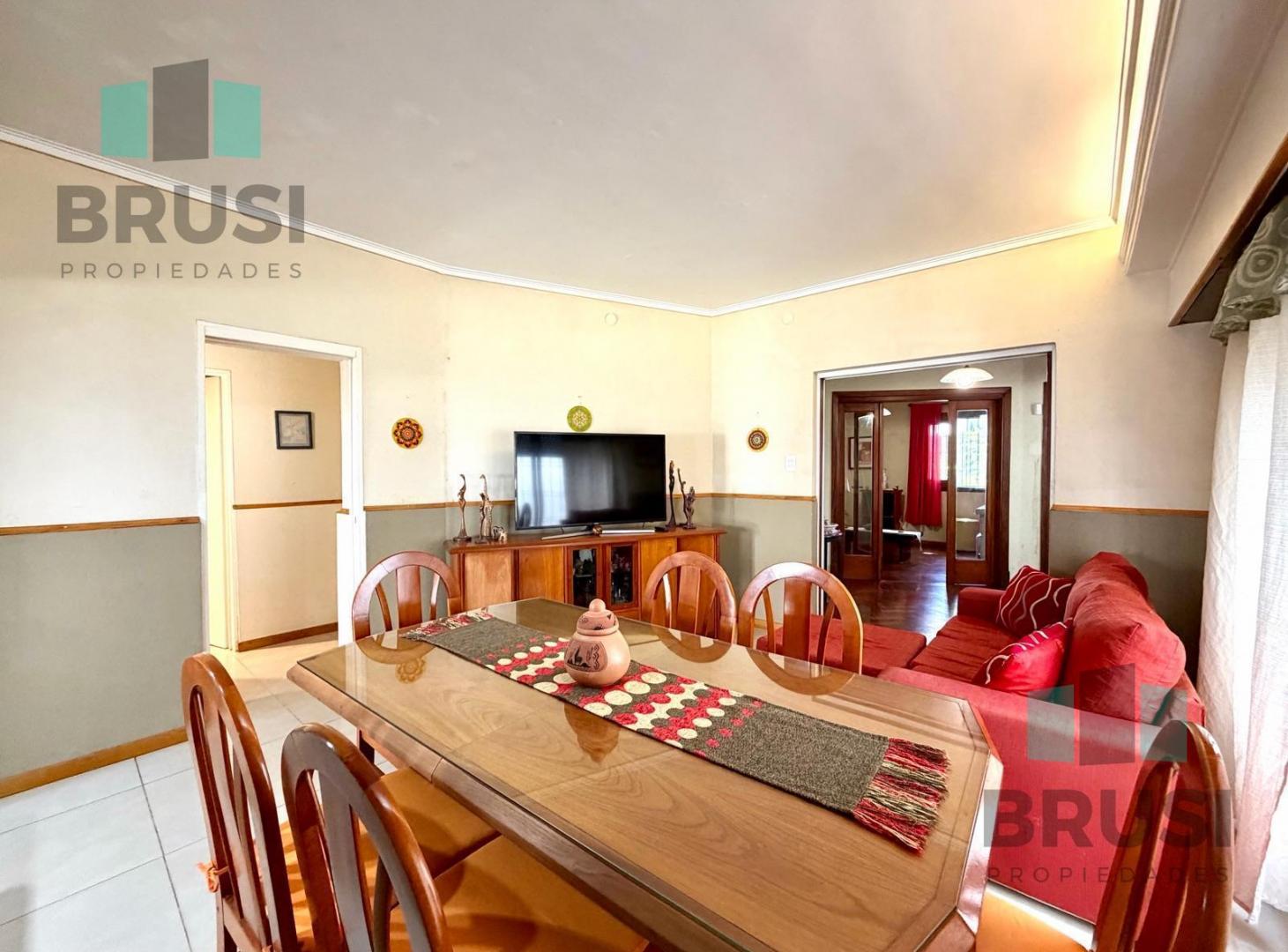 Foto de CASA EN VENTA 3 AMBIENTES CON COCHERA Y QUINCHO, imagen 3