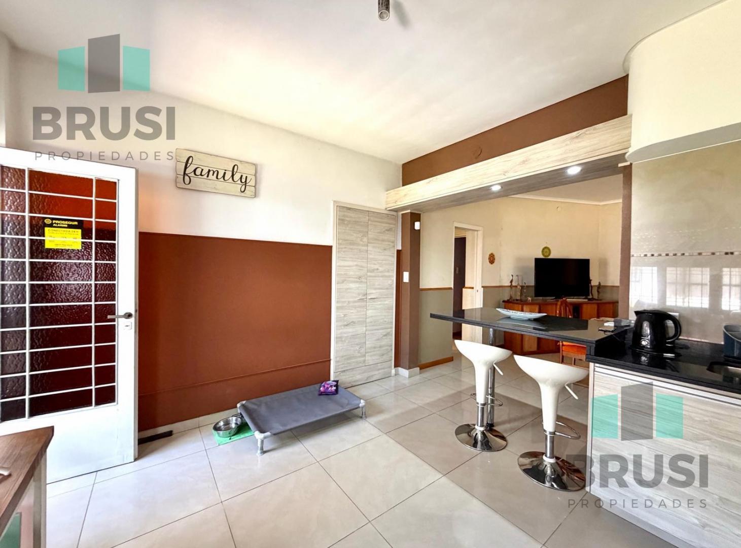 Foto de CASA EN VENTA 3 AMBIENTES CON COCHERA Y QUINCHO, imagen 1