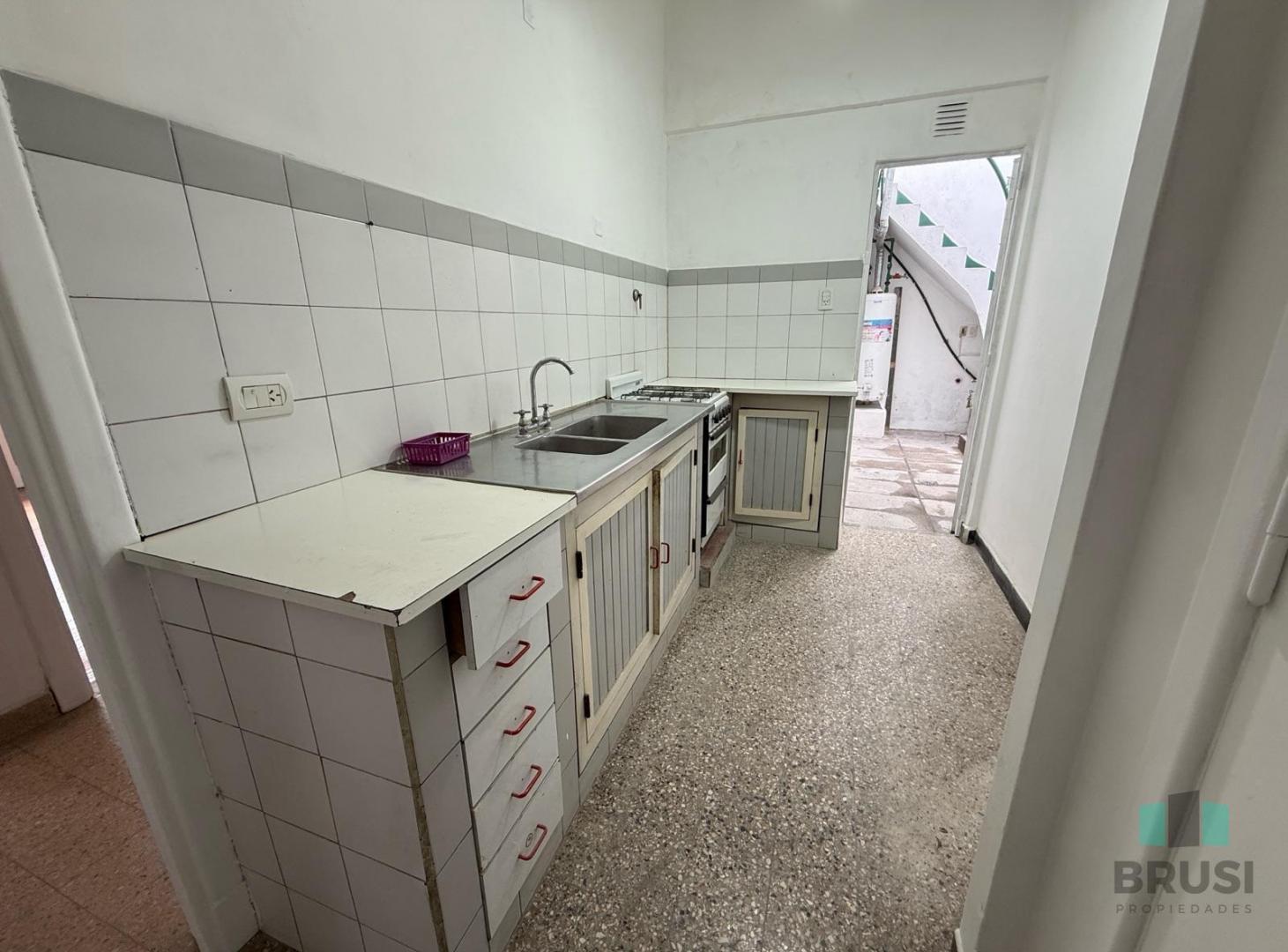 Foto de DEPARTAMENTO EN ALQUILER EN BANFIELD - 4 AMBIENTES CON BALCÓN, imagen 3