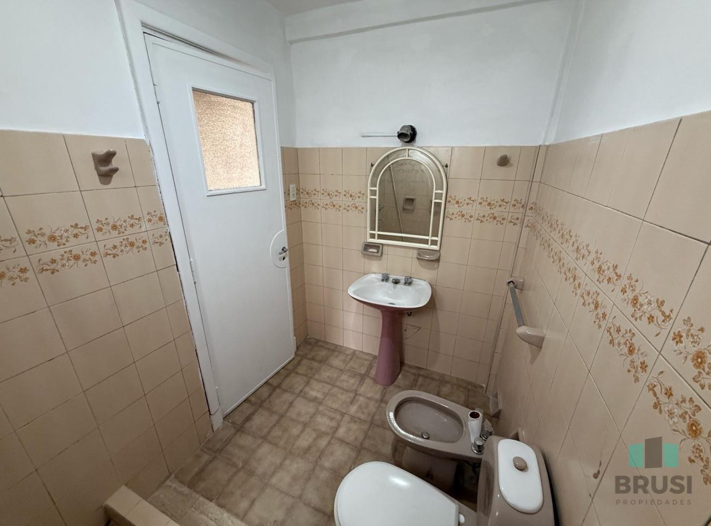 Foto de DEPARTAMENTO EN ALQUILER EN BANFIELD - 4 AMBIENTES CON BALCÓN, imagen 4