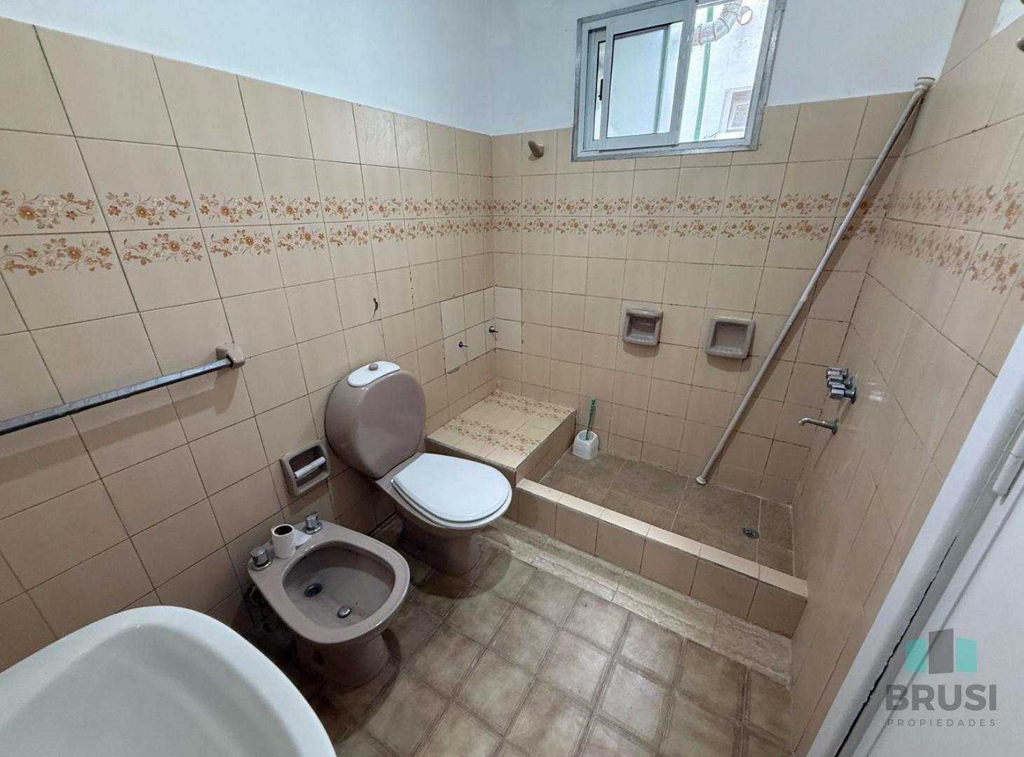 Foto de DEPARTAMENTO EN ALQUILER EN BANFIELD - 4 AMBIENTES CON BALCÓN, imagen 5