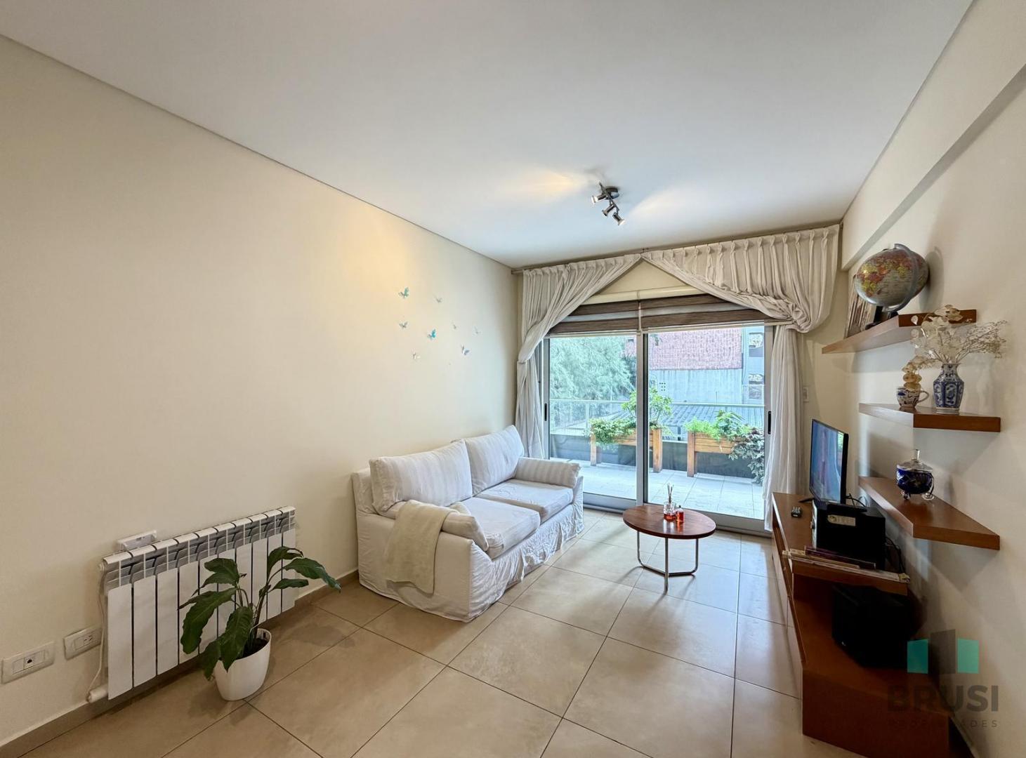 Foto de ALQUILER DEPARTAMENTO AMUEBLADO 2 AMBIENTES CON COCHERA, imagen 1