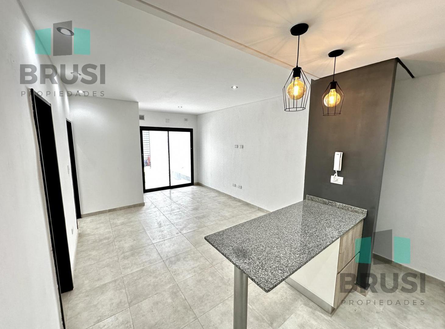 Foto de Departamento 2 ambientes con cochera en Venta en Lomas de Zamora, imagen 2