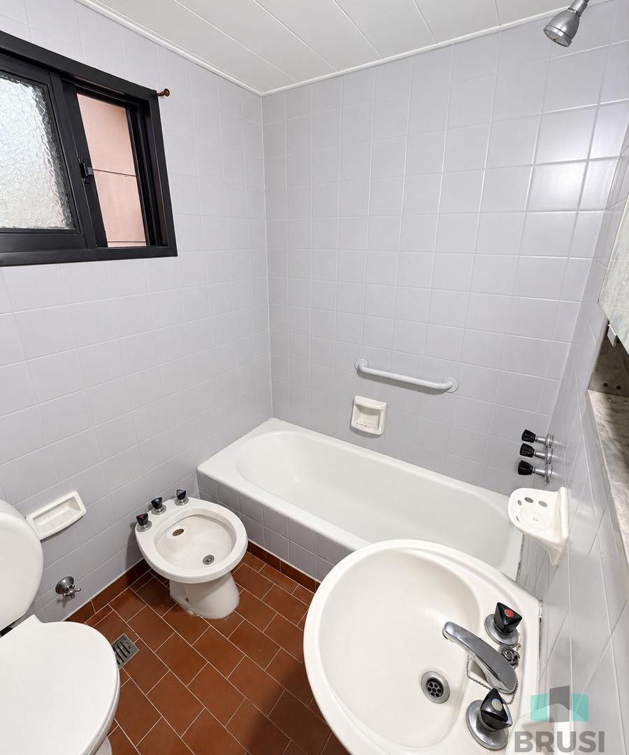 Foto de DEPARTAMENTO EN ALQUILER EN LANUS ESTE - 3 AMBIENTES - CON COCHERA, imagen 3