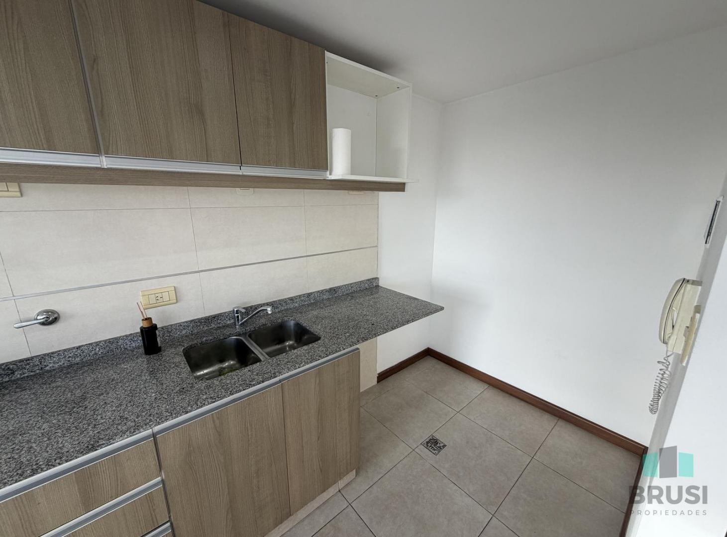 Foto de Departamento 2 ambientes al frente en alquiler en Lomas de Zamora, imagen 4