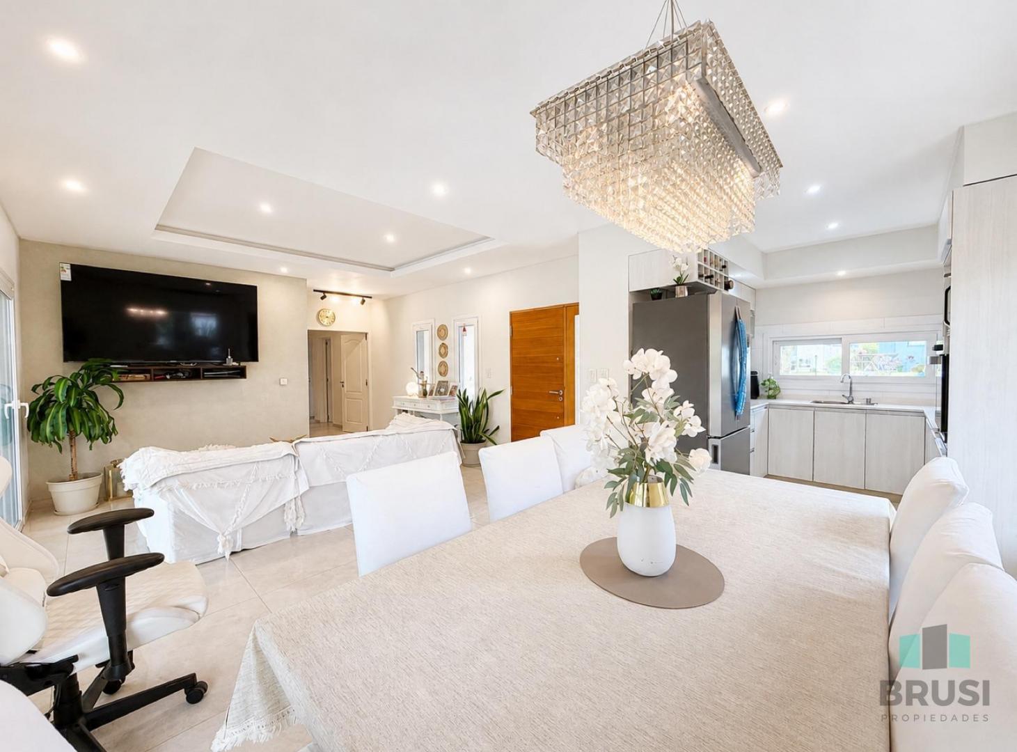 Foto de CASA EN VENTA EN UNA PLANTA EN SANTA INÉS - QUINCHO - PILETA, imagen 2