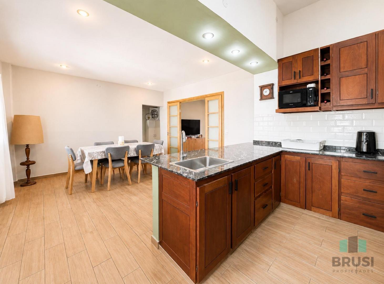 Foto de VENTA CASA 4 AMBIENTES CON QUINCHO - REMEDIOS DE ESCALADA, imagen 2