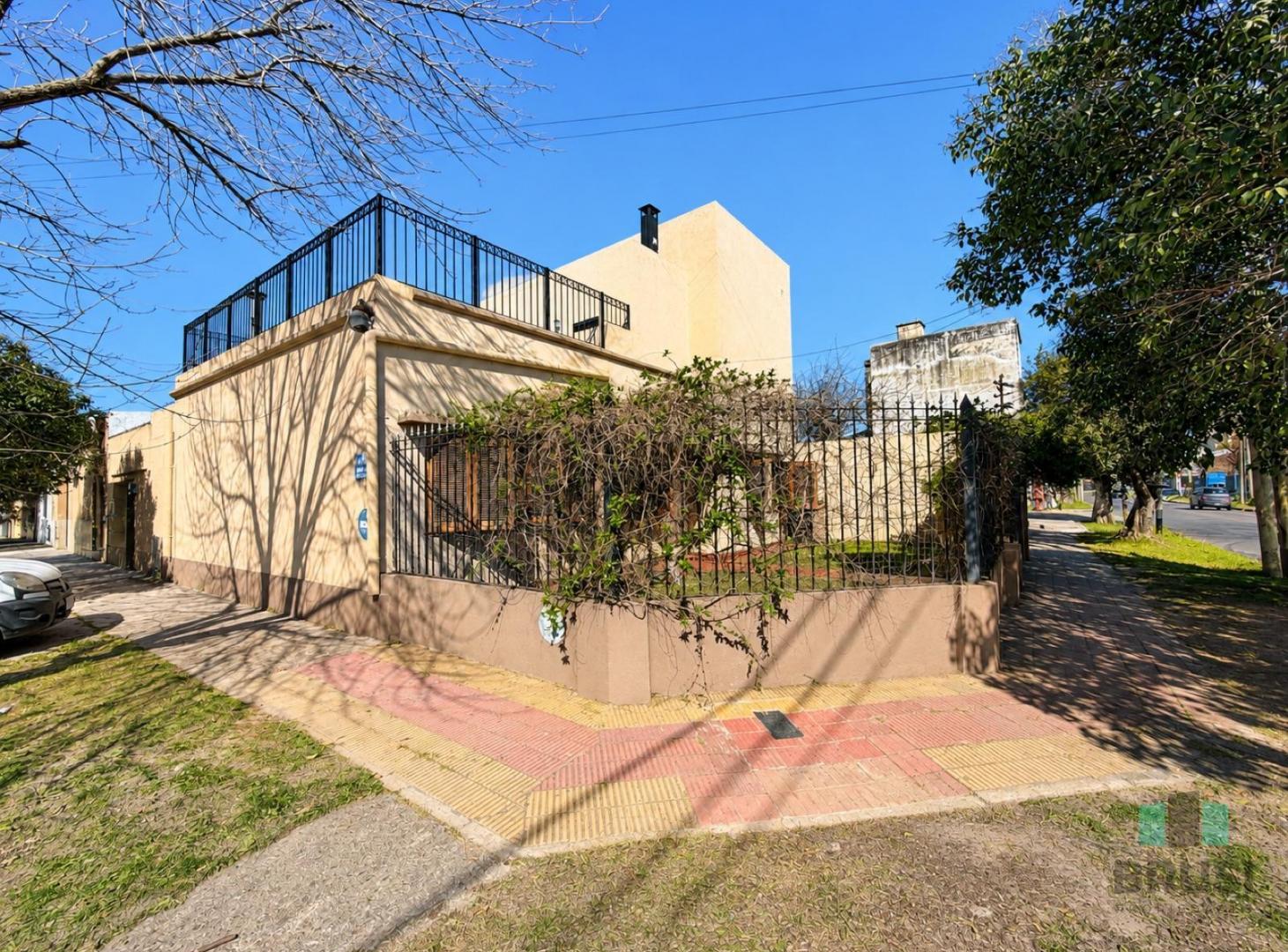 Foto de VENTA CASA 4 AMBIENTES CON QUINCHO - REMEDIOS DE ESCALADA, imagen 1