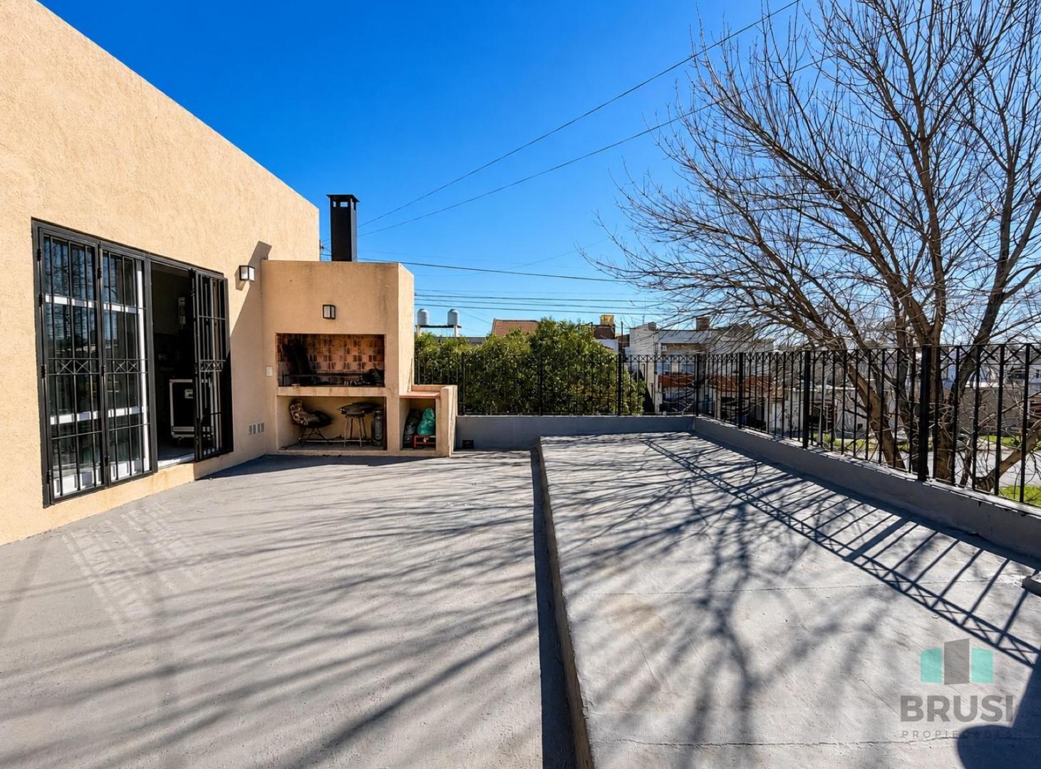 Foto de VENTA CASA 4 AMBIENTES CON QUINCHO - REMEDIOS DE ESCALADA, imagen 4