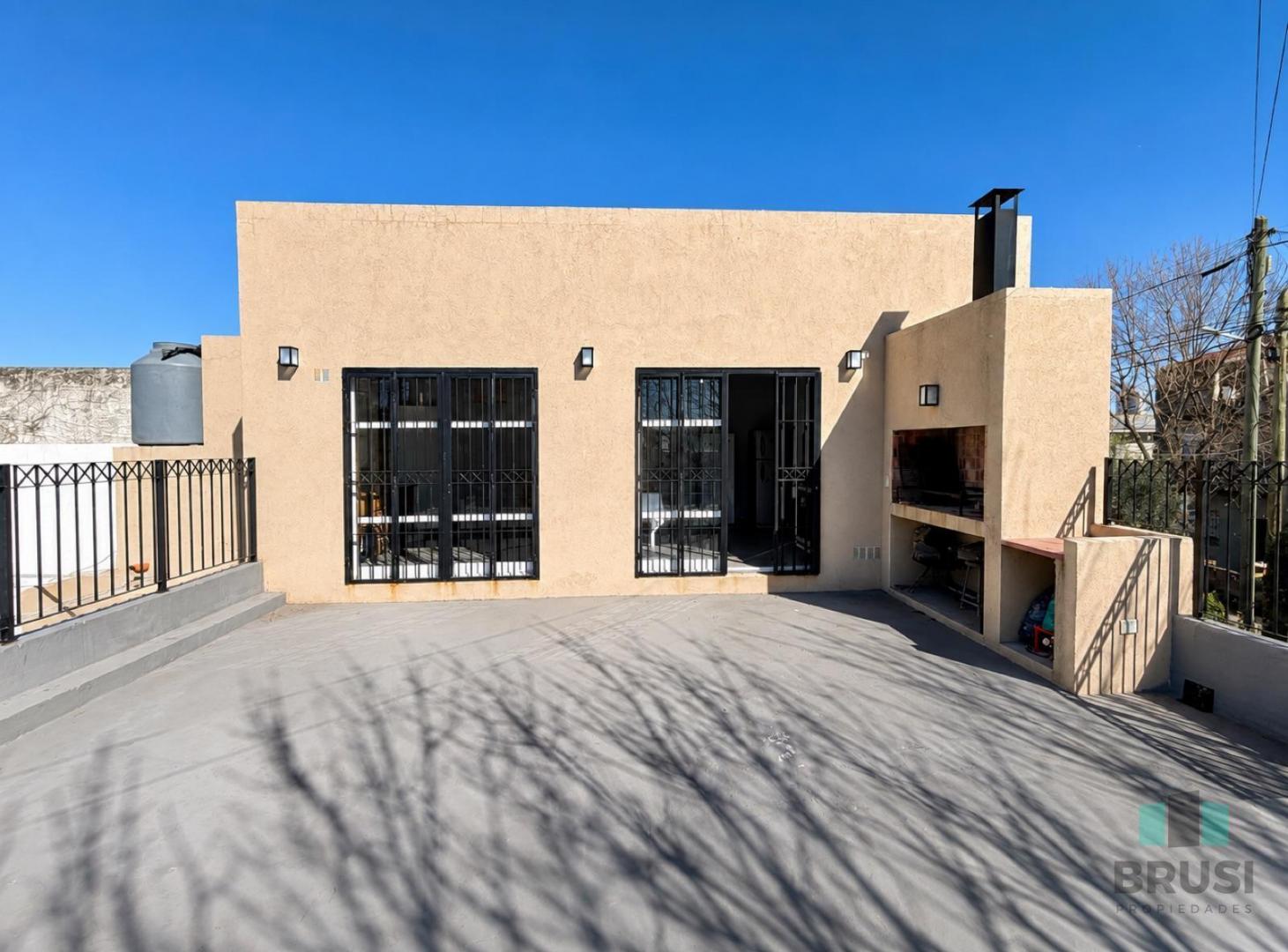 Foto de VENTA CASA 4 AMBIENTES CON QUINCHO - REMEDIOS DE ESCALADA, imagen 3
