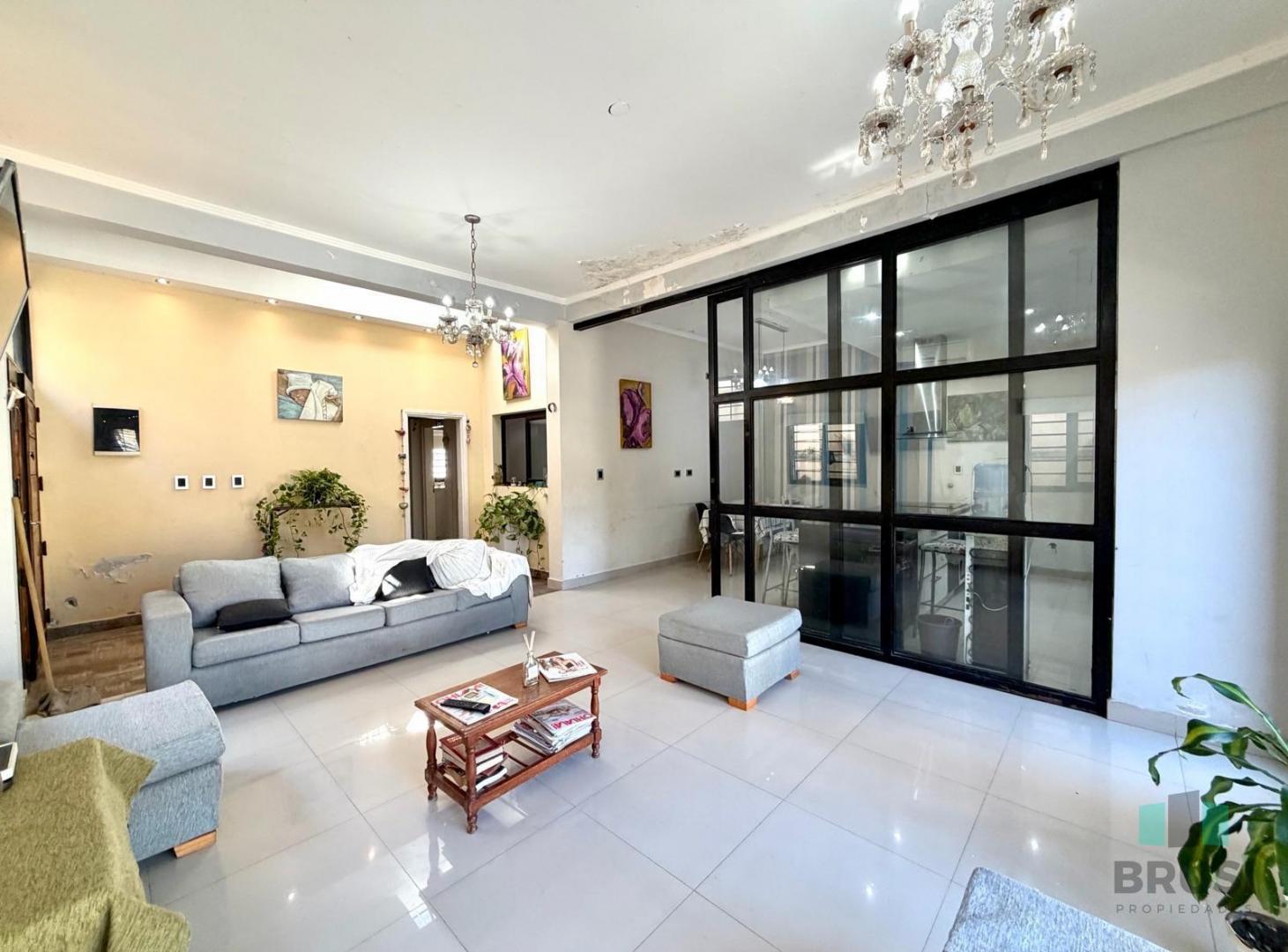 Foto de Venta CASA 4 Ambientes con pileta, patio y jardín - Lomas de Zamora, imagen 4