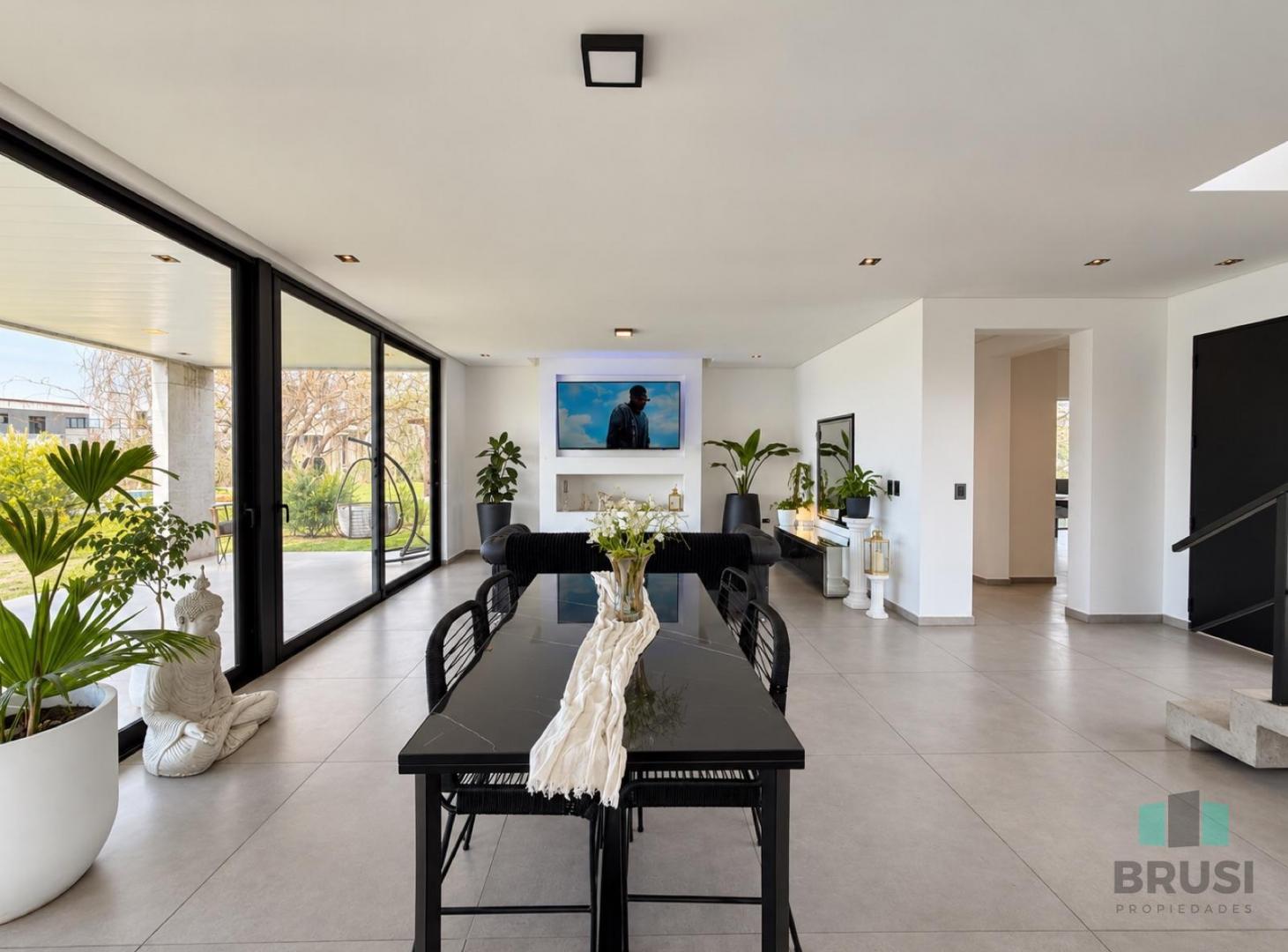 Foto de CASA EN VENTA A LA LAGUNA EN HORIZONTES AL SUR - 2 PLANTAS, imagen 2