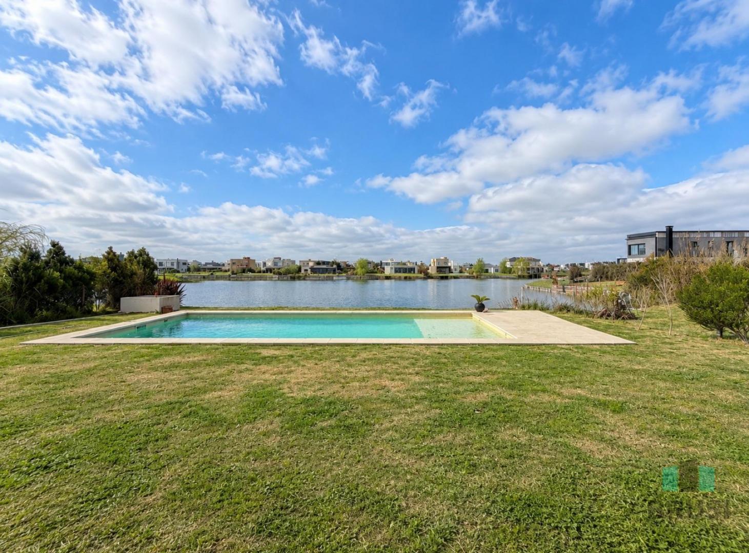 CASA EN VENTA A LA LAGUNA EN HORIZONTES AL SUR - 2 PLANTAS