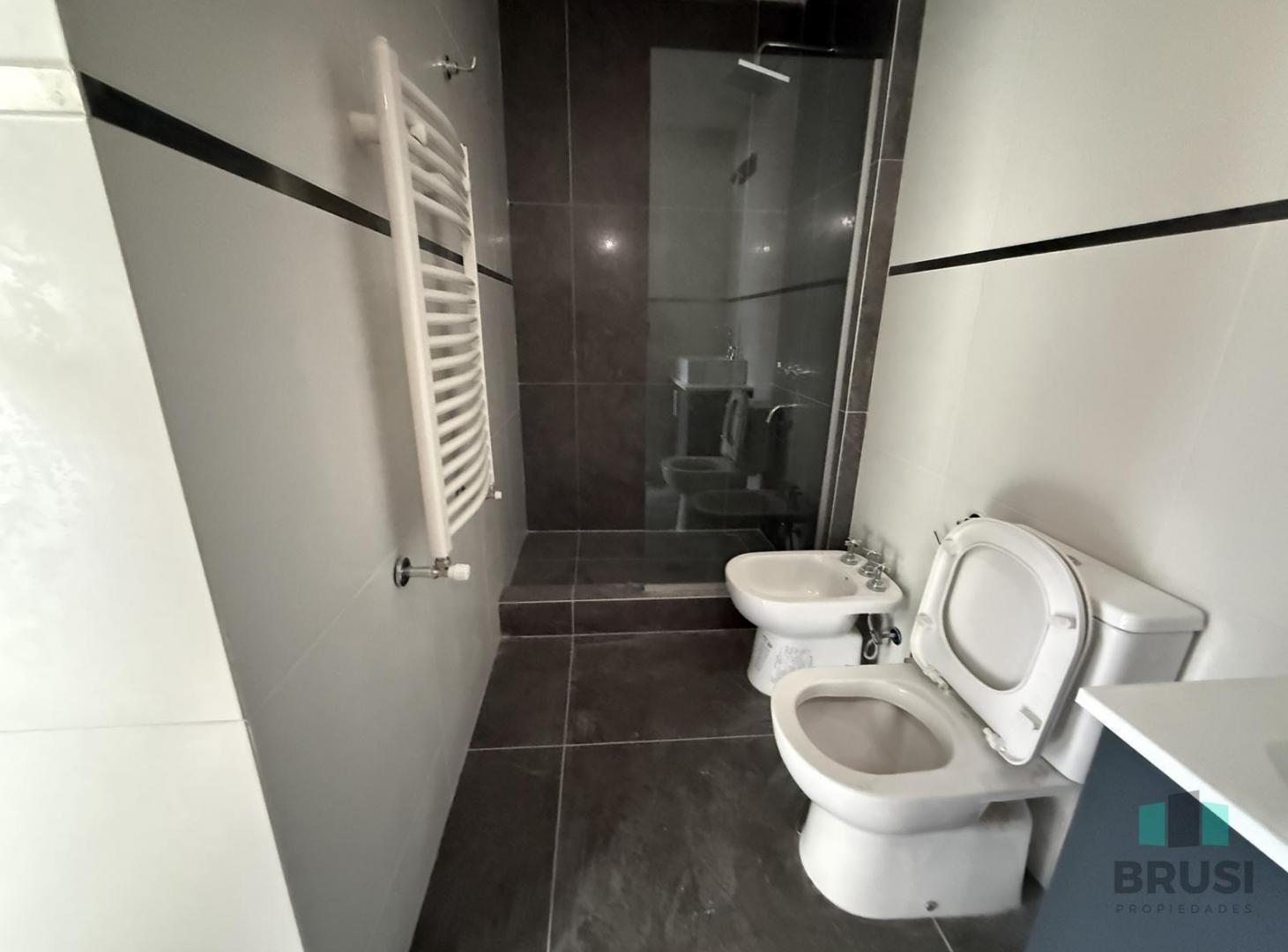 Foto de ALQUILER | DEPARTAMENTO 2 DORMITORIO | AYRES DEL SUR | JARDÍN Y PARRILLA, imagen 3