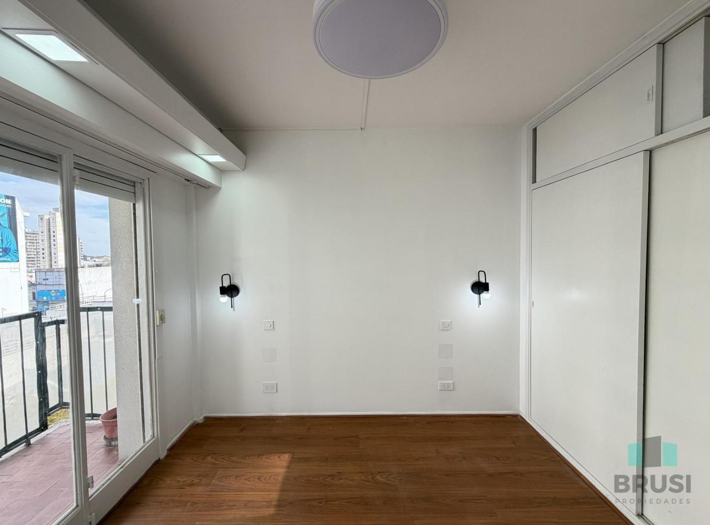 Foto de DEPARTAMENTO 4 AMBIENTES CON COCHERA, imagen 2