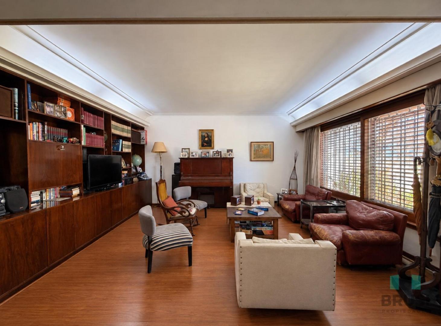 Foto de CASA EN VENTA EN LOMAS DE ZAMORA - 7 AMBIENTES CON SUM, imagen 2