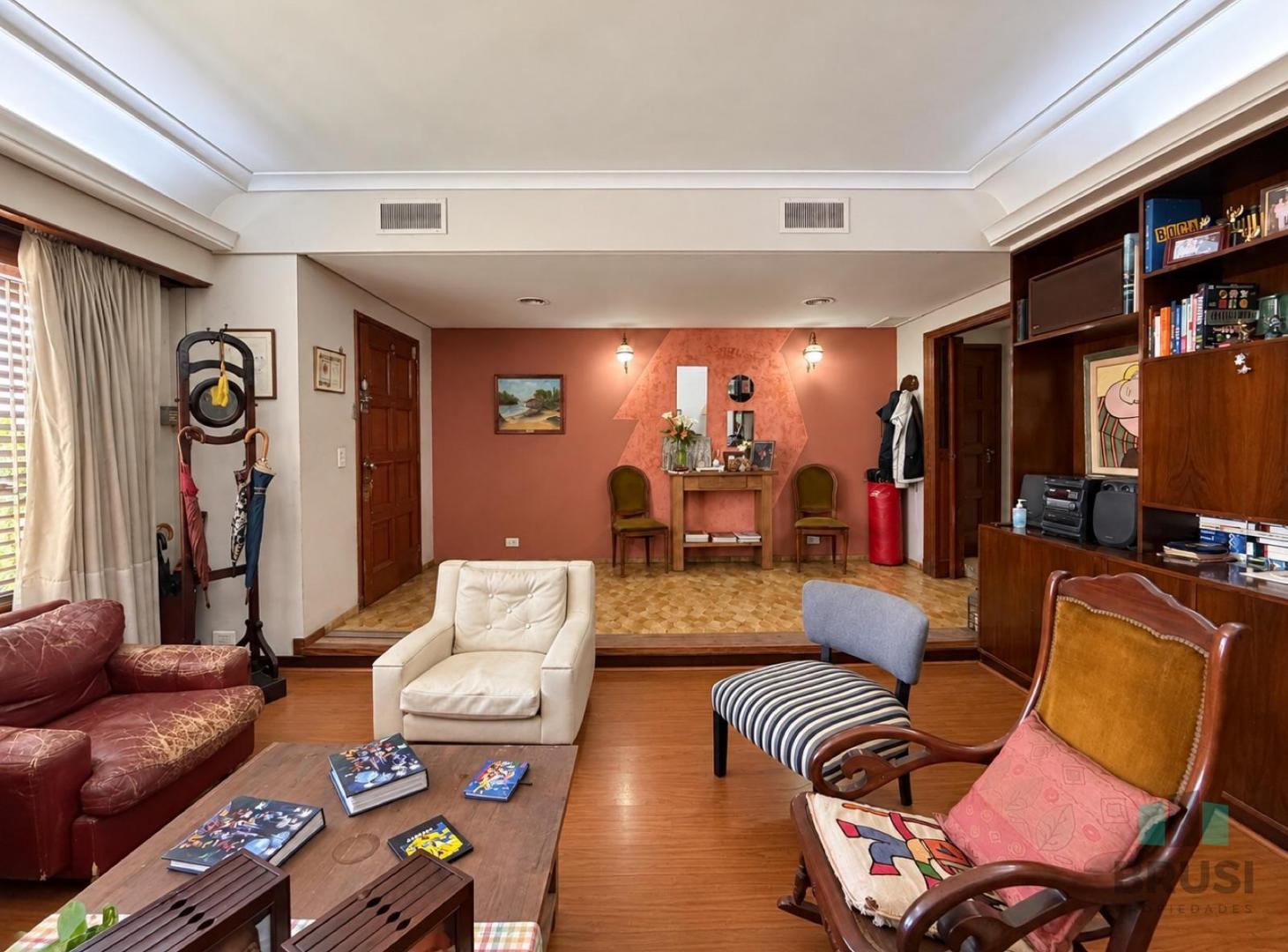 Foto de CASA EN VENTA EN LOMAS DE ZAMORA - 7 AMBIENTES CON SUM, imagen 3