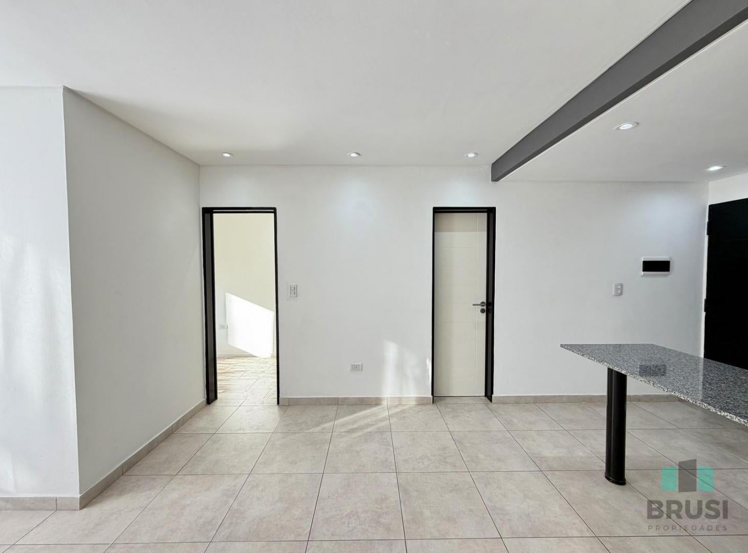 Foto de Departamento 2 ambientes con terraza privada en Venta en Lomas de Zamora, imagen 3