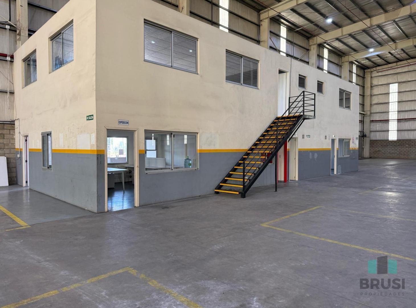 Foto de ALQUILER DE NAVE INDUSTRIAL 6.500 M² · 14M ALTURA · RED DE INCENDIO ·, imagen 3