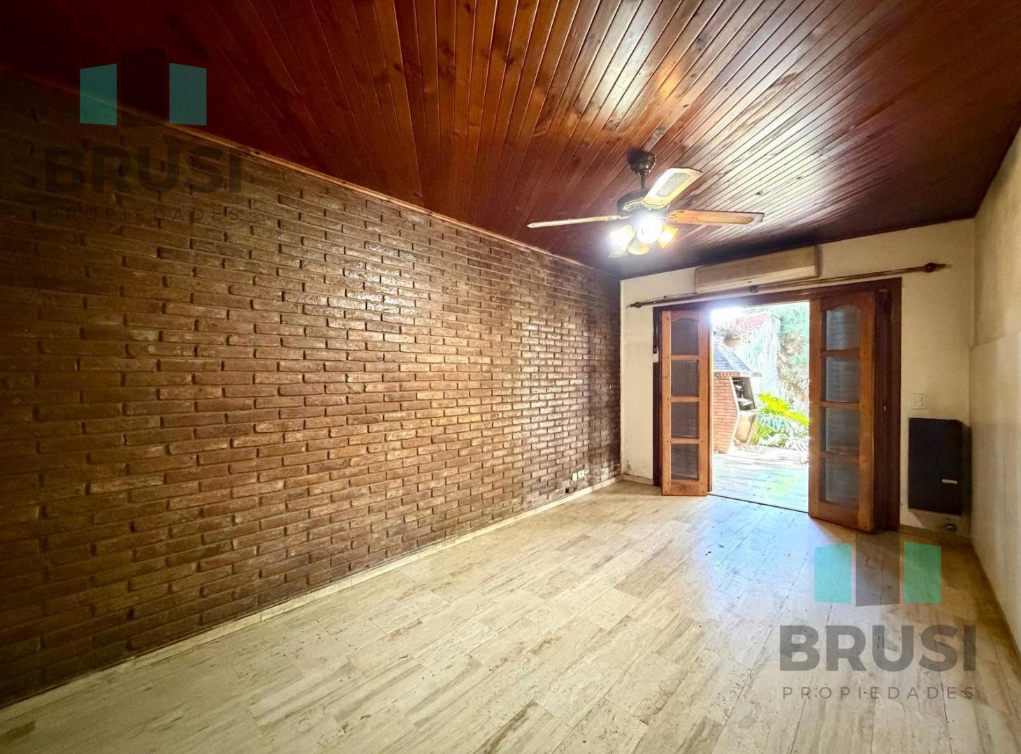 Foto de CASA EN VENTA EN ADROGUE - 2 PLANTAS - CON PARQUE, imagen 2