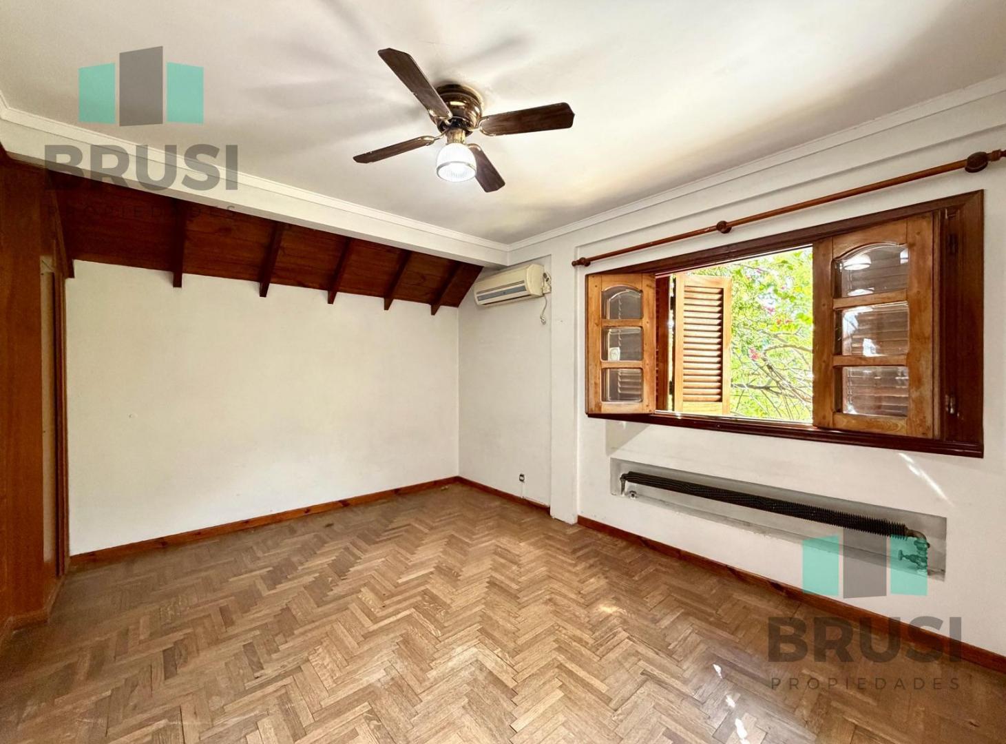 Foto de CASA EN VENTA EN ADROGUE - 2 PLANTAS - CON PARQUE, imagen 3