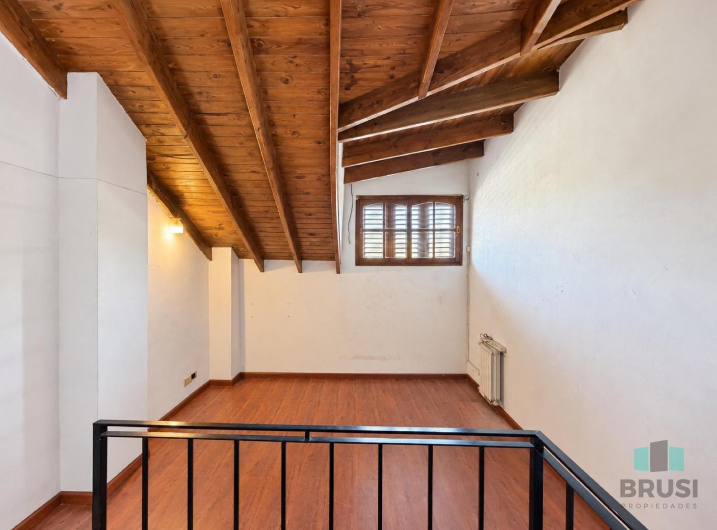 Foto de VENTA DEPARTAMENTO DUPLEX PH 3 AMBIENTES CON COCHERA Y FONDO, imagen 1